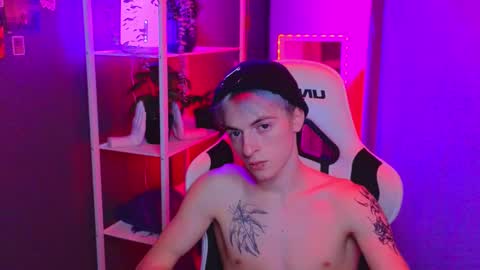 Snapshot of boicute chatting on February 16, 3:26 am ALEXPVT IS OPEN online show from February 16, 3:26 am