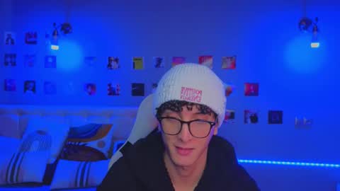 Snapshot of boicute chatting on February 18, 9:32 am ALEXPVT IS OPEN online show from February 18, 9:32 am