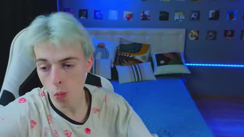 Snapshot of boicute chatting on February 18, 1:22 pm ALEXPVT IS OPEN online show from February 18, 1:22 pm