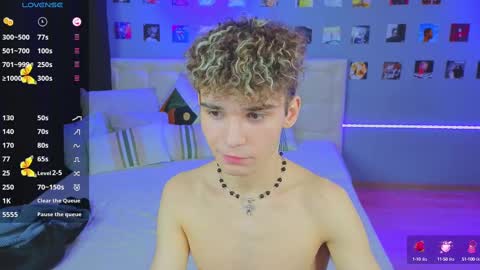 Snapshot of boicute chatting on February 24, 3:33 am ALEXPVT IS OPEN online show from February 24, 3:33 am