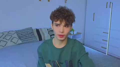 Snapshot of boicute chatting on November 8, 9:42 am ALEXPVT IS OPEN online show from November 8, 9:42 am