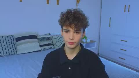 Snapshot of boicute chatting on November 9, 1:20 pm ALEXPVT IS OPEN online show from November 9, 1:20 pm