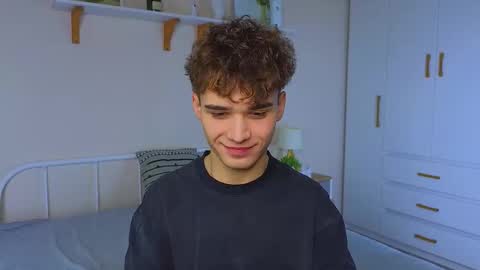 Snapshot of boicute chatting on November 17, 2:12 pm ALEXPVT IS OPEN online show from November 17, 2:12 pm