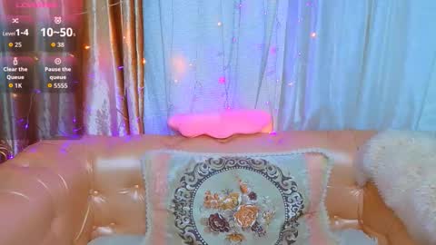 Snapshot of bom_mia_bom chatting on November 13, 11:47 pm Mia online show from November 13, 11:47 pm