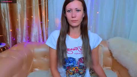 Snapshot of bom_mia_bom chatting on November 17, 12:05 am Mia online show from November 17, 12:05 am