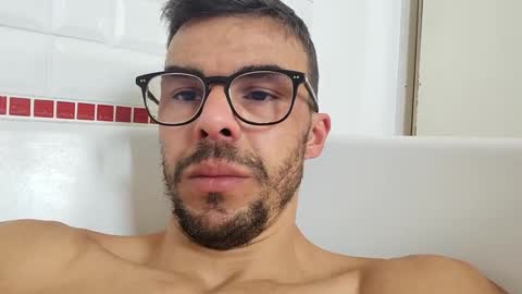 Snapshot of bomale89 chatting on January 17, 12:31 pm bomale89 online show from January 17, 12:31 pm