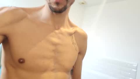 Snapshot of bomale89 chatting on February 14, 1:40 pm bomale89 online show from February 14, 1:40 pm