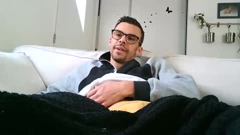 Snapshot of bomale89 chatting on February 21, 12:28 pm bomale89 online show from February 21, 12:28 pm