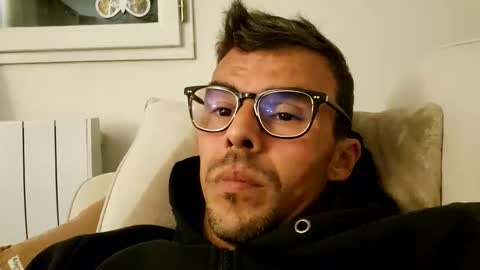 Snapshot of bomale89 chatting on November 3, 8:10 pm bomale89 online show from November 3, 8:10 pm