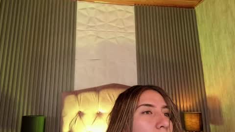 bonnali_lune online show from April 20, 8:43 pm