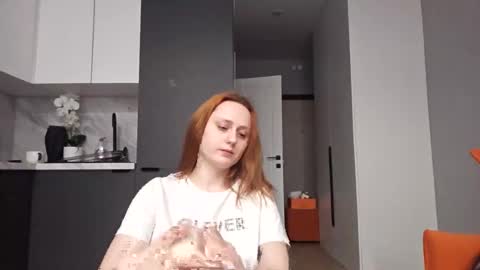 Snapshot of bonne_chance chatting on February 21, 9:11 pm bonne_chance online show from February 21, 9:11 pm