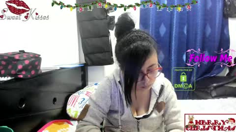 Snapshot of bonnie_lam_ chatting on January 3, 12:43 am bonnie lam hello welcome to my room I hope you have fun and you can reach your maximum pleasure here with me online show from January 3, 12:43 am