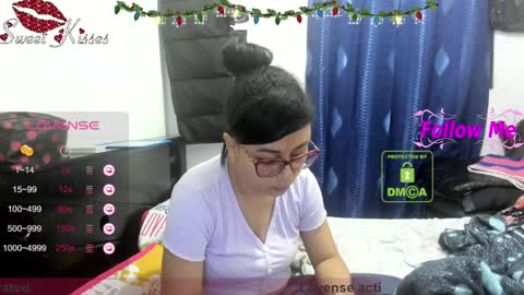Snapshot of bonnie_lam_ chatting on January 4, 3:18 am bonnie lam hello welcome to my room I hope you have fun and you can reach your maximum pleasure here with me online show from January 4, 3:18 am