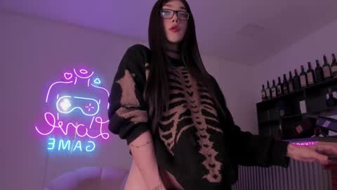 Bonnie Luxury online show from October 23, 5:18 am