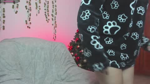 Bonnie Help me reach 500 likes online show from January 2, 10:55 pm