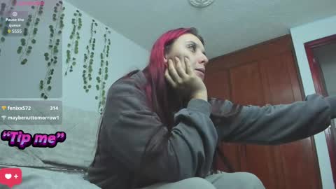 Bonnie Help me reach 500 likes online show from January 4, 1:10 am