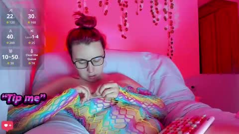 Bonnie Help me reach 500 likes online show from September 15, 12:10 am