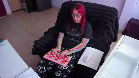 Bonnie Help me reach 500 likes online show from October 7, 6:38 pm