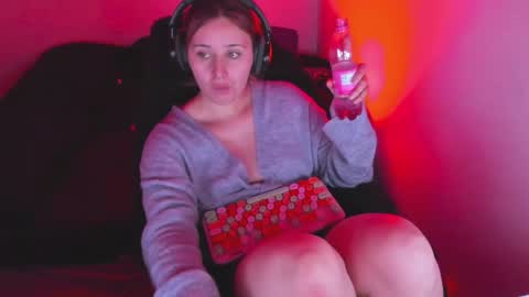 Bonnie Help me reach 500 likes online show from April 16, 8:53 pm