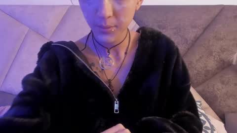   online show from March 5, 11:38 am