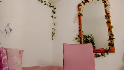   online show from April 8, 7:47 pm