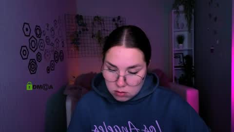 Bonnie online show from April 2, 6:55 am