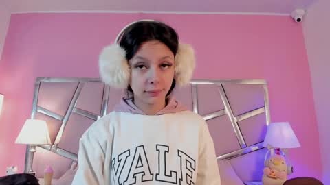 Snapshot of bonniepark_ chatting on December 28, 12:24 pm Bonnie online show from December 28, 12:24 pm