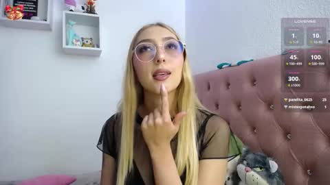 Soffy Brooks Independent model online show from November 11, 2:00 am