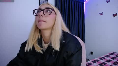 Snapshot of bonny_clyde_xx_ chatting on April 15, 3:35 am Soffy Brooks Independent model online show from April 15, 3:35 am