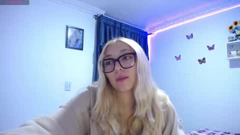 Snapshot of bonny_clyde_xx_ chatting on April 22, 3:53 am Soffy Brooks Independent model online show from April 22, 3:53 am