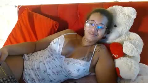 Snapshot of bonvivantb chatting on December 2, 3:14 pm Queen Bon Vivantt online show from December 2, 3:14 pm