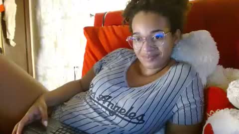 Snapshot of bonvivantb chatting on December 18, 11:51 pm Queen Bon Vivantt online show from December 18, 11:51 pm