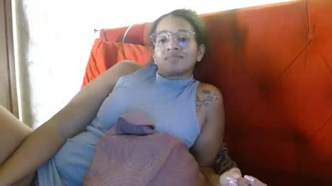 Snapshot of bonvivantb chatting on December 26, 10:31 pm Queen Bon Vivantt online show from December 26, 10:31 pm