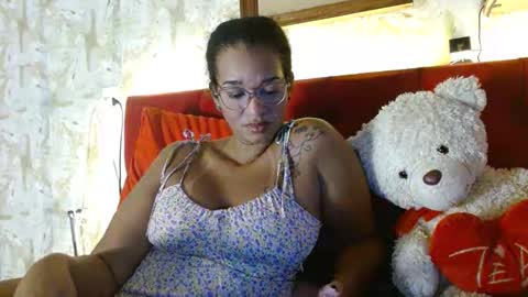 Snapshot of bonvivantb chatting on February 16, 10:54 pm Queen Bon Vivantt online show from February 16, 10:54 pm