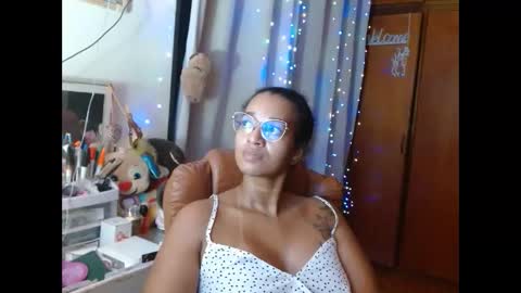 Snapshot of bonvivantb chatting on February 24, 1:24 am Queen Bon Vivantt online show from February 24, 1:24 am