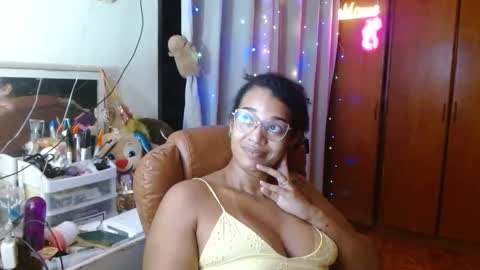 Snapshot of bonvivantb chatting on March 6, 12:00 am Queen Bon Vivantt online show from March 6, 12:00 am