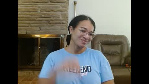 Snapshot of bonvivantb chatting on September 15, 1:44 pm Queen Bon Vivantt online show from September 15, 1:44 pm