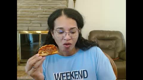 Snapshot of bonvivantb chatting on September 22, 4:20 pm Queen Bon Vivantt online show from September 22, 4:20 pm