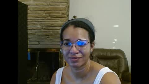 Snapshot of bonvivantb chatting on October 6, 12:13 pm Queen Bon Vivantt online show from October 6, 12:13 pm