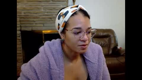 Snapshot of bonvivantb chatting on October 28, 1:36 pm Queen Bon Vivantt online show from October 28, 1:36 pm