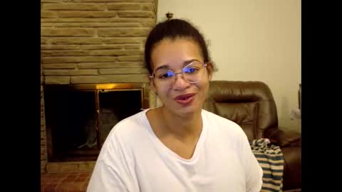 Snapshot of bonvivantb chatting on November 7, 2:39 pm Queen Bon Vivantt online show from November 7, 2:39 pm