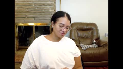 Snapshot of bonvivantb chatting on November 13, 2:49 pm Queen Bon Vivantt online show from November 13, 2:49 pm