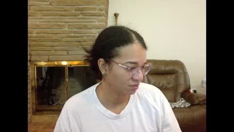 Snapshot of bonvivantb chatting on November 14, 2:05 pm Queen Bon Vivantt online show from November 14, 2:05 pm