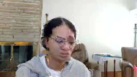 Snapshot of bonvivantb chatting on December 5, 3:30 pm Queen Bon Vivantt online show from December 5, 3:30 pm