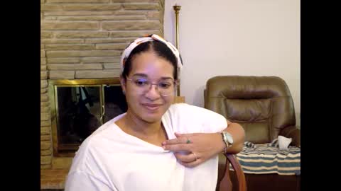 Snapshot of bonvivantb chatting on December 19, 6:59 pm Queen Bon Vivantt online show from December 19, 6:59 pm