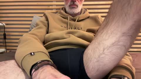 Snapshot of bonzo21 chatting on December 14, 7:57 pm bonzo21 online show from December 14, 7:57 pm