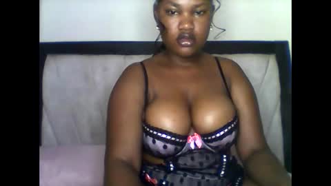 Snapshot of boobylicious012 chatting on May 4, 7:37 am boobylicious012 online show from May 4, 7:37 am