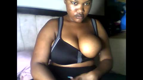 Snapshot of boobylicious012 chatting on June 7, 1:21 am boobylicious012 online show from June 7, 1:21 am