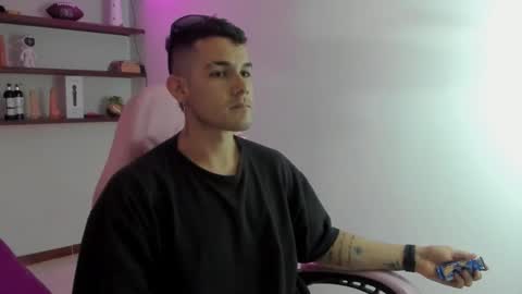 booyhott_ online show from December 21, 7:43 pm