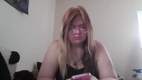 Snapshot of borderline_mutt chatting on September 23, 6:44 pm borderline mutt online show from September 23, 6:44 pm